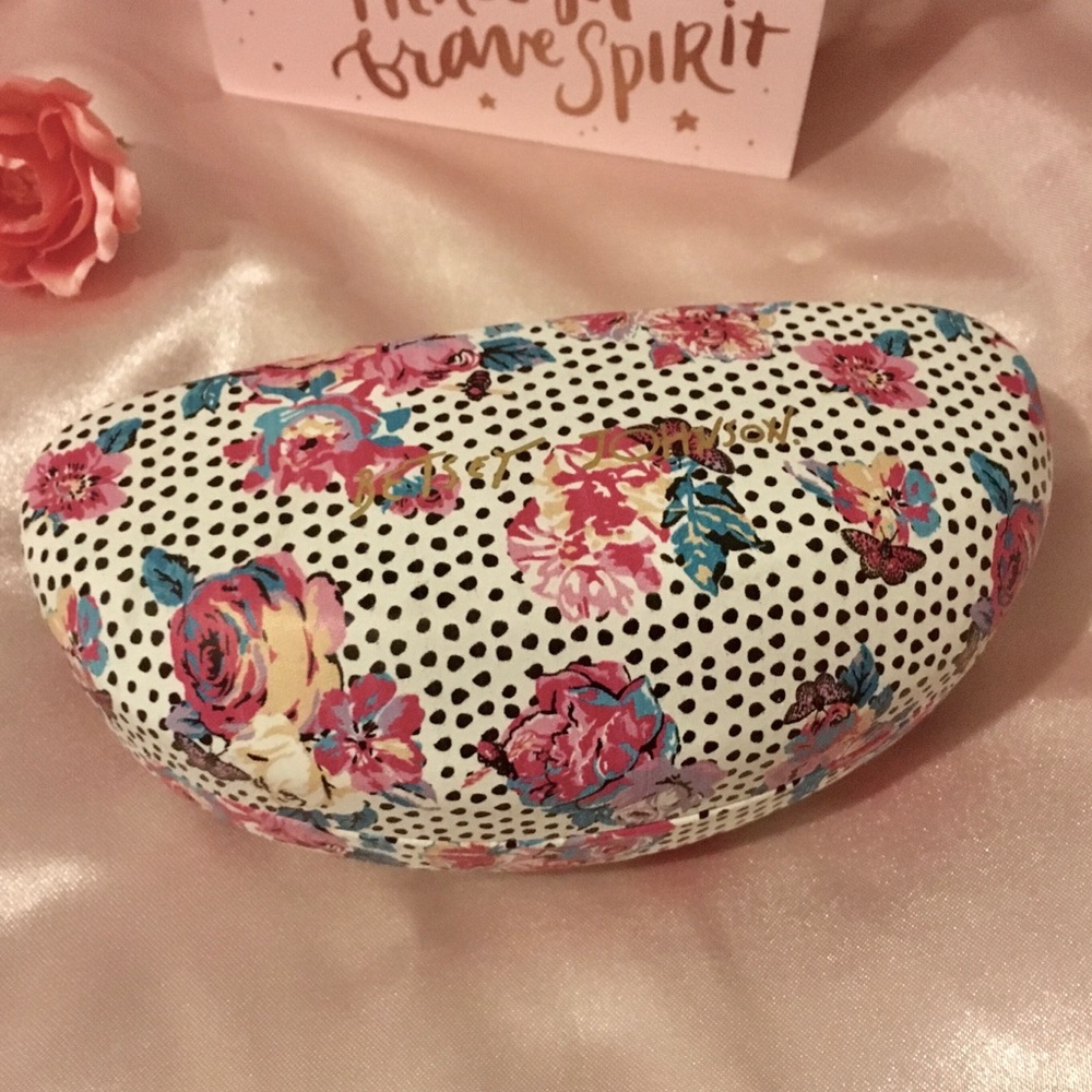 BETSEY JOHNSON PNK/WT FLORAL SUNGLASSES HARD CASE
